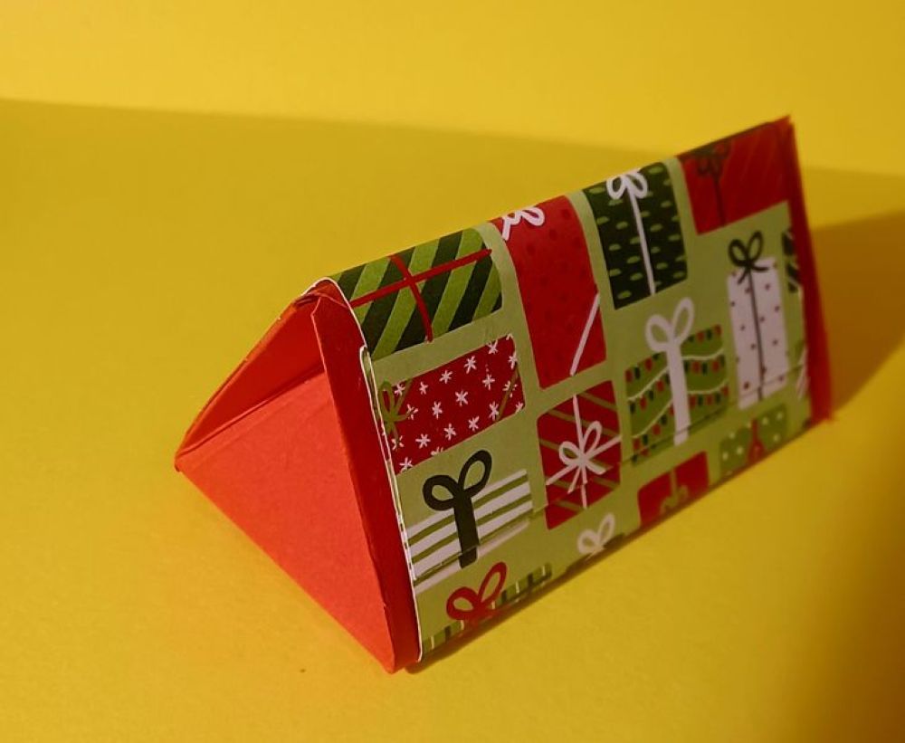 completed 3d triangular box